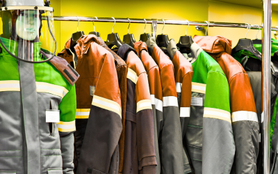 Comprar ropa profesional al por mayor : ¿qué ventajas para su empresa?